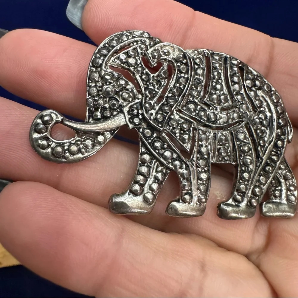 Vintage Silver Tone Elephant Brooch - Picture 3 of 8